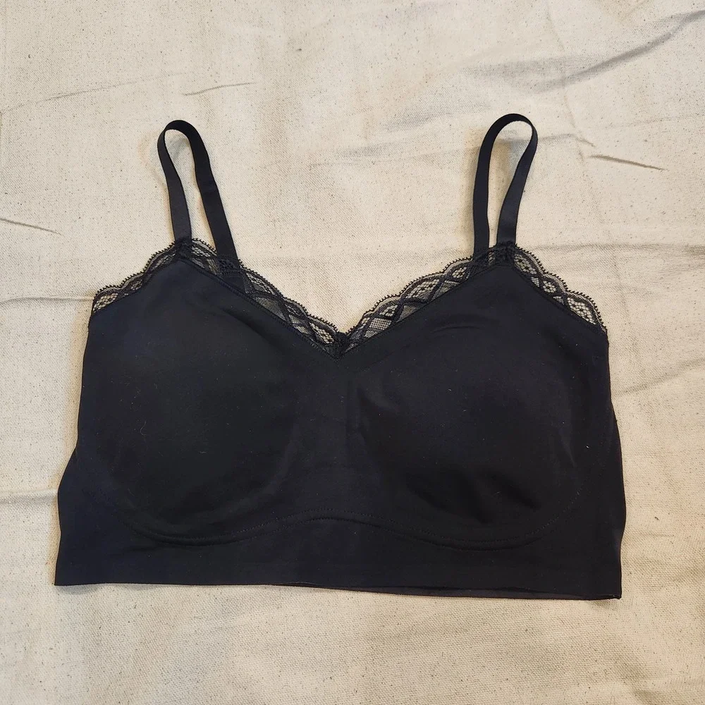 TRUE & CO Black Lace Trim Adjustable Strap V-Neck Wireless Comfort Bra Small S